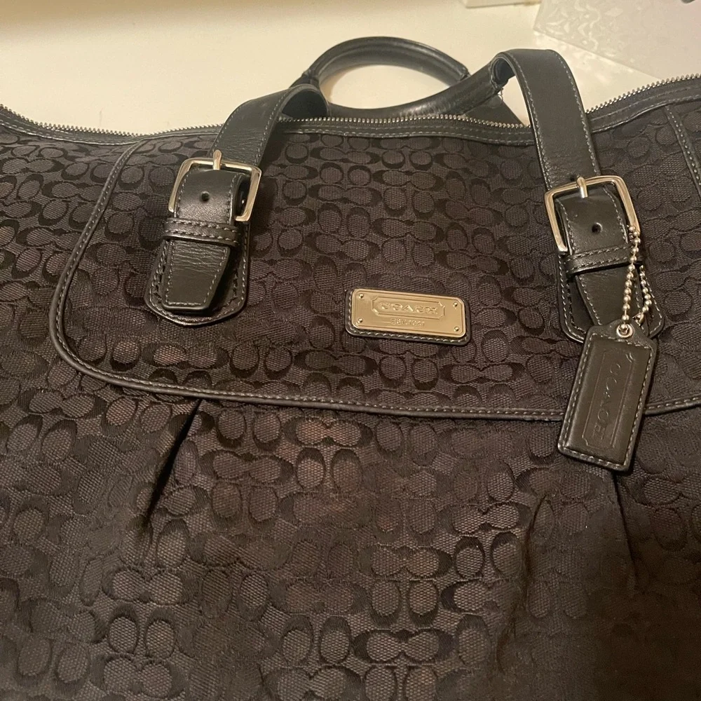 Authentic coach large travel luggage good conditions_14